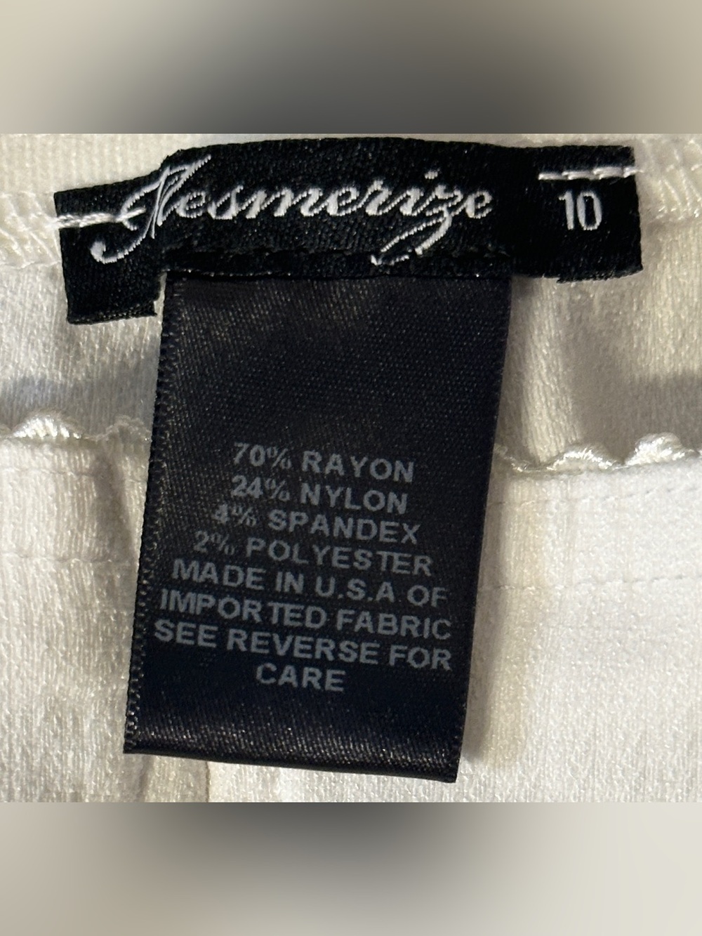 Mesmerize Stretch Cropped White Capris w/ Embellished Grommets on Hem. Size 10. - Picture 4 of 5